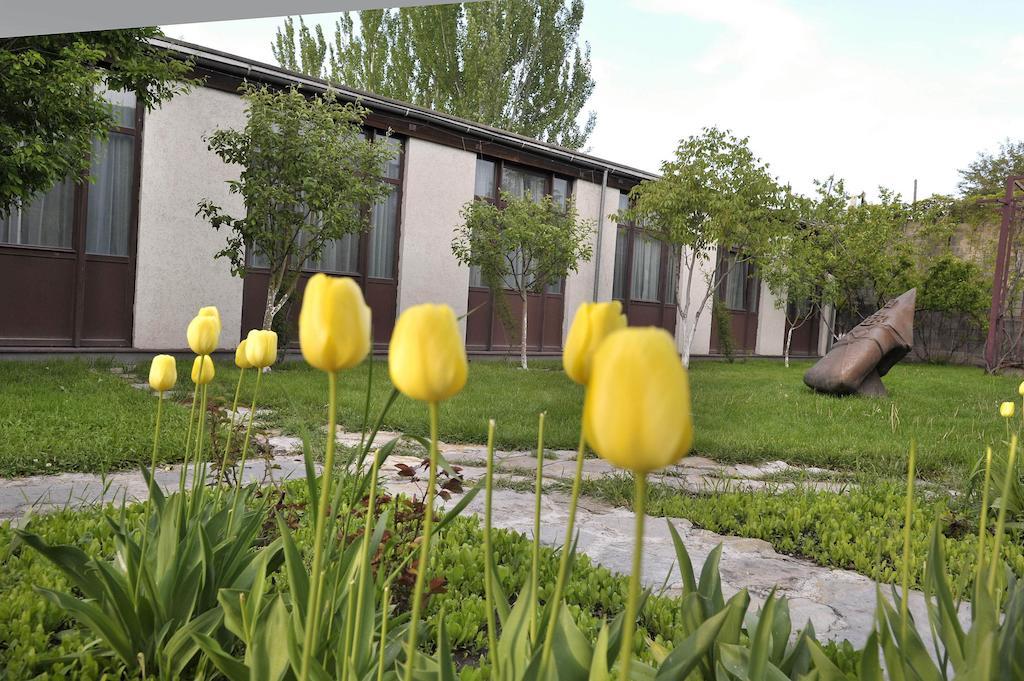 Berlin Art Hotel Gümrü Dış mekan fotoğraf
